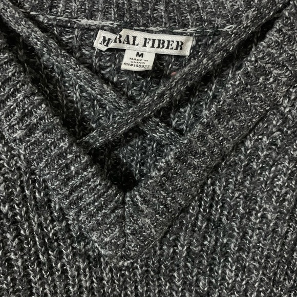 Grey thick sweater sizeM - Picture 3 of 3